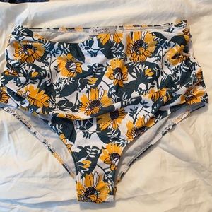 Never worn marinavida xl sunflower bathing suit